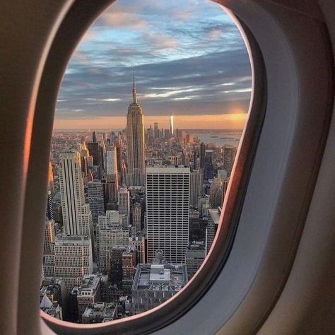 Aloita Resort, Airplane Window, Nyc Aesthetic, Wallpaper Tumblr, Nyc Life, New York Aesthetic, New York Life, City Vibe, Nova York