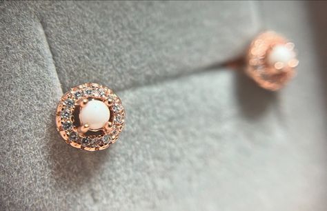 Are you team Rose Gold or Silver?! ✨ Personally, I’ve always loved Rose Gold but Silver is such a staple piece that goes with everything! Which is your fav? Featured is The 3mm Halo Studs with Breastmilk Inclusion & Sparkle ✨ https://littlefootsjewelry.com/product/breastmilk-earrings/ #breastmilkjewelry #rosegold #sterlingsilverjewelry #sterlingsilver #rosegoldjewelry #jewelrymaking #smallbusiness #smallbizlife #shopsmall #christmas #christmasgifts #momlife #mama #newbornphotography #... Breastmilk Earrings, Breastmilk Jewelry, Foot Jewelry, Rose Gold Jewelry, Breast Milk, Staple Pieces, Newborn Photography, Sterling Silver Jewelry, Halo