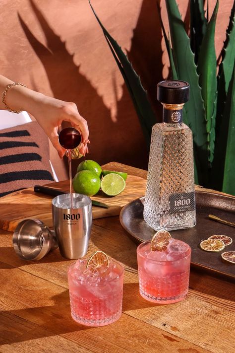 Tequila Drinks Aesthetic, Tequila Shots Aesthetic, Tequila Photoshoot, Tequila Aesthetic, Margarita Photography, Tequila 1800, Tequila Gifts, Tequila Day, Vodka Gifts