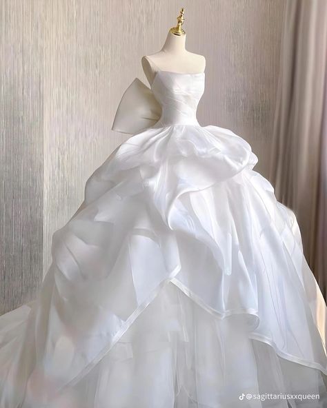 Prettiest Wedding Dress, White Quince Dress, Gowns Dresses Elegant, Pretty Wedding Dresses, Fancy Wedding Dresses, Dream Wedding Ideas Dresses, Prom Dress Inspiration, Cute Prom Dresses, Pretty Prom Dresses