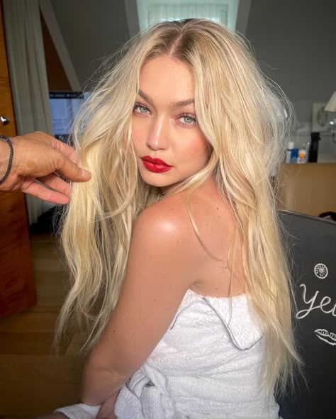 Gigi Hadid Icons, Inspo Makeup Looks, Gigi Hadid Hair, Hadid Instagram, Gigi Hadid Looks, Madame Gie, Gigi Hadid Outfits, Bella Gigi Hadid, Gigi And Bella