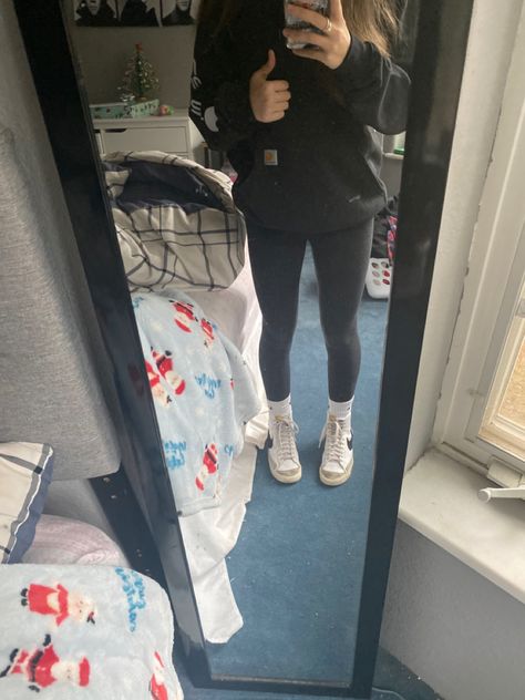 carhartt hoodie, basic leggings, blazers😻 Black Carhartt Hoodie Outfit, Carhartt Hoodie Outfit, Lazy Fits, Carhartt Hoodie, Basic Leggings, Hoodie Outfit, Aesthetic Outfits, Outfits With Leggings, Fitness Inspo