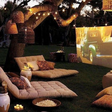 Backyard Movie Screen, Cheap Backyard Makeover Ideas, Extra Space Storage, Cheap Backyard, Backyard Movie, Outdoor Theater, Outdoor Diy Projects, Mesa Exterior, Outdoor Movie