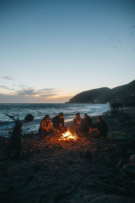 Obx Lifestyle Aesthetic, Obx Life Aesthetic, Pouges Life Aesthetic, Beach Camping Aesthetic, Harry Styles Pink Aesthetic, Pogue Life Aesthetic, Outerbanks Aethstetic, Obx Lifestyle, Bonfire Friends