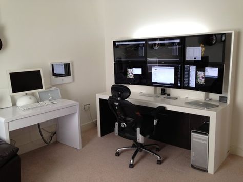 6 monitors at mac pro. Monitor Desk Setup, Monitors Setup, Battle Stations, Monitor Setup, Monitor Desk, Trading Desk, Computer Desk Setup, Computer Setups, Desk Goals