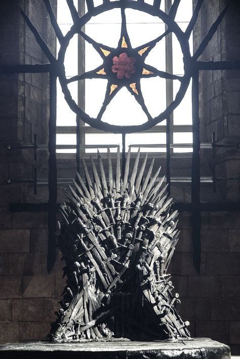 Iron Throne - Game of Thrones Wiki Dessin Game Of Thrones, Game Of Thrones Party, Game Of Thrones Poster, Got Game Of Thrones, Fire And Blood, Throne Room, Gra O Tron, Games Of Thrones, Iron Throne