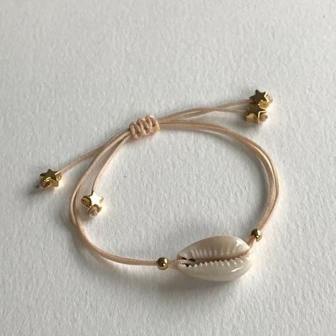 Bracelets Macrame, Ankle Bracelets Diy, Braided Bracelet Diy, Diy Beaded Rings, Charms For Bracelets, Bracelets Handmade Diy, Diy Bracelet Designs, Beads Bracelet Design, Jewelry Accessories Ideas