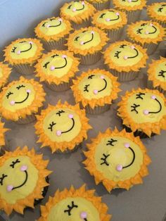 You are my sunshine cupcakes Torturi Baby Shower, Sunshine Cupcakes, Baby Shower Desserts Boy, Sunshine 1st Birthday, Sunshine Birthday Party, Sunshine First Birthday, Sunshine Theme, Sunshine Birthday Parties, Sunshine Party