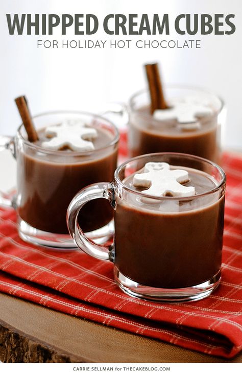 Frozen Whipped Cream, Chocolate Toppers, Chocolate Cube, Holiday Hot Chocolate, Christmas Cake Decorations, Christmas Cake Recipes, Cake Blog, Festive Drinks, Chocolate Caliente