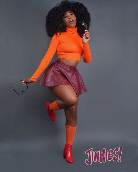 Black Velma, Velma Halloween Costume, Scooby Doo Halloween Costumes, Halloween Dress Up Ideas, Black Representation, Velma Costume, Velma Cosplay, Hot Halloween Outfits, Hot Costume