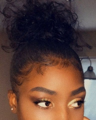 Edges and baby hairs Widows Peak Edges, Edges With Widows Peak, Simple Edges, Fluffy Edges, Small Edges, 4c Edges, Black Baby Hairstyles, Natural Edges, Funky Rugs