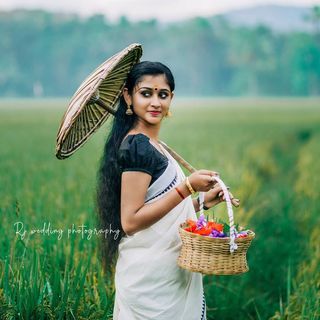 Onam Photography, Onam Photoshoot Ideas, Kerala Girl, Happy Dussehra Wishes, Youtube Banner Design, Kerala Saree, Concept Photography, Indian Attire, Indian Beauty Saree