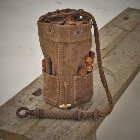 Sailor Bags, Rain Fashion, Ditty Bag, Wooden Tool Boxes, Tooled Leather Bag, Fabric Handbags, Pirate Woman, Bottle Bag, Leather Projects