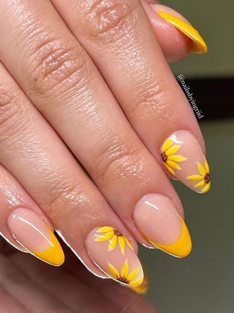 Sunflower Nail, Sunflower Nail Art, Yellow Nail Art, Yellow Nails Design, Sunflower Nails, Cute Spring Nails, Short Acrylic Nails Designs, Yellow Nails, Nail Designs Spring