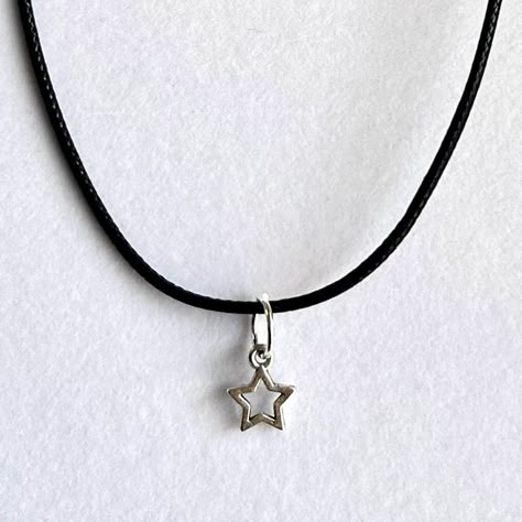 Handmade Silver Charm Star Necklace Star Charm Necklace, Handmade Jewelry Tutorials, Jewelry Accessories Ideas, Diy Crafts Jewelry, Beaded Jewelry Diy, Star Charms, Pretty Jewellery, Star Necklace, Jewelry Tutorials