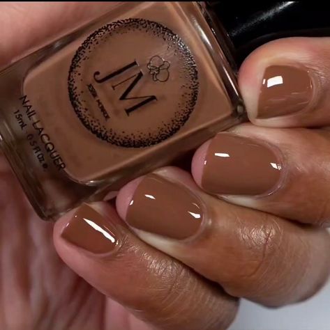 Carmel Colored Nails, Chocolate Brown Pedicure, Brown Toenail Polish, Carmel Nails Color, Chocolate Gel Nails, Caramel Nails Design, Brown Toe Nail Polish, Fall Stiletto Nails Design 2024, Brown Natural Nails