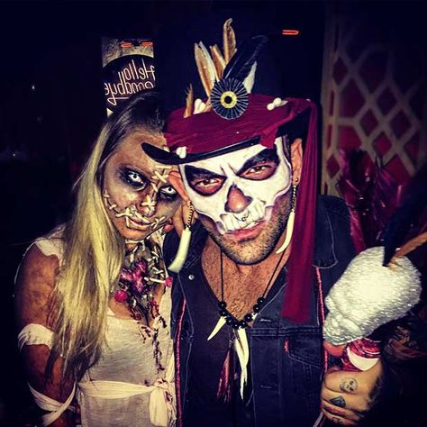 Scary Couples Halloween Costume Witch-doctor and Voodoo Costumes Homemade, Voodoo Costume, Scary Couples Halloween Costumes, Voodoo Halloween, Couples Costumes Creative, Make Up Diy, Funny Couple Halloween Costumes, Costumes Funny, Halloween 11