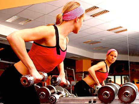 6 Strength-Training Tips for Women Custom Mirror, Mirror Tv, Aerobic Exercise, Arm Workout, Weight Training, Training Tips, Burn Calories, Physical Fitness, Health And Wellbeing