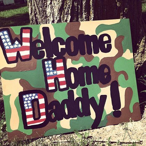 Cute sign idea Redeployment Signs, Deployment Homecoming Signs, Military Homecoming Signs, Military Welcome Home, Welcome Home Soldier, Deployment Ideas, Homecoming Signs, Camo Background, Deployment Homecoming