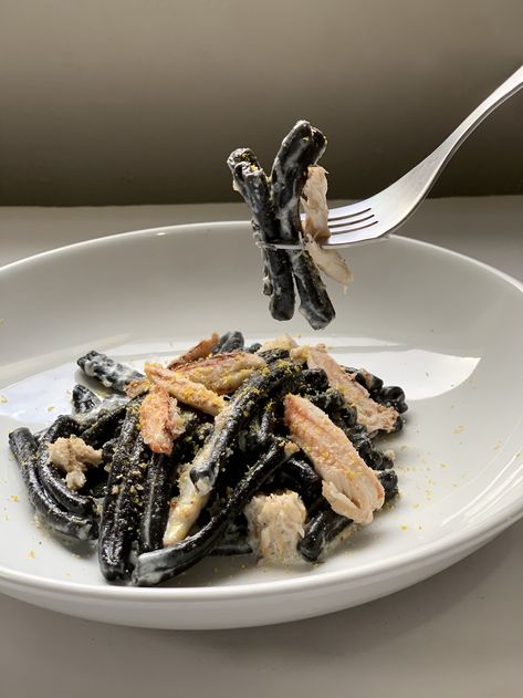 Squid Ink Pasta Recipe, Black Pasta, Ink Pasta, Pasta Brands, Squid Ink Pasta, Plain Bread, Seasoned Bread Crumbs, Things To Eat, Pasta Recipe