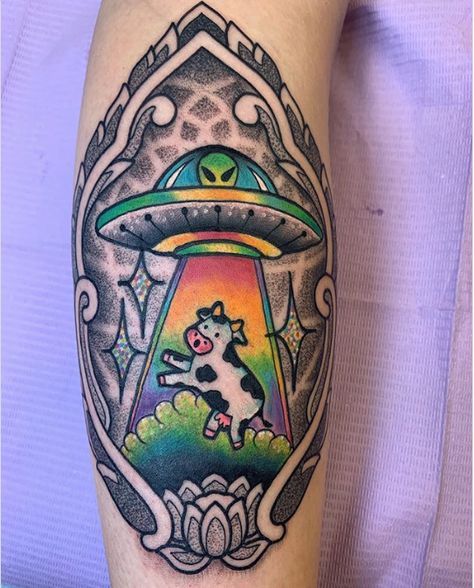 Tattoos Masculinas, Ufo Tattoo, Cow Tattoo, Hippie Tattoo, Mushroom Tattoos, Alien Tattoo, Kawaii Tattoo, Spooky Tattoos, Posca Art