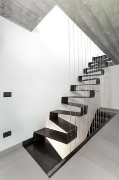 Staircase Inspiration, تحت الدرج, Futurist Architecture, Open Trap, Concrete Staircase, Stair Design, Diy Staircase, Escalier Design, Stair Railing Design