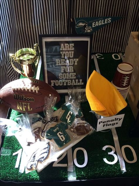 DIY Super Bowl Party Ideas for Teens - DIY Cuteness Eagles Themed Party, Eagles Party Ideas Philadelphia, Eagles Birthday Party, Eagles Decorations, Philadelphia Eagles Party, Eagles Party, Eagles Superbowl, Gridiron Gang, Party Ideas For Teens