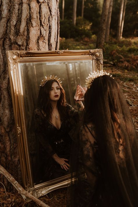 Elegant Gothic Halloween Wedding Inspiration | Festival Brides Gothic Bridal Photoshoot, Gothic Bridal Portraits, Wedding Bride Photoshoot Ideas, Halloween Wedding Photo Ideas, Dark Romantic Photoshoot, Goth Wedding Photos, Moody Instagram Aesthetic, Gothic Engagement Photos, Halloween Photography Ideas