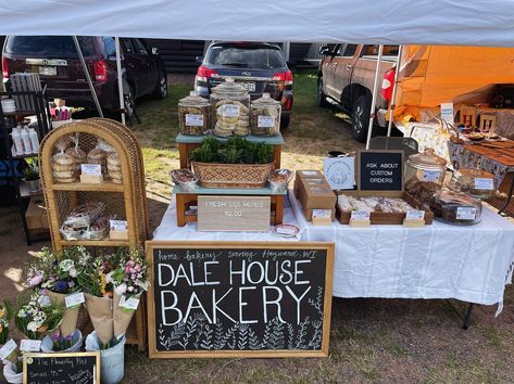 Farmers market baked goods booth Bake Sale Booth Ideas, Bakery Booth Display Farmers' Market, Baker Farmers Market Set Up, Baked Goods For Farmers Market, Farmers Market Food Display, Market Baked Goods, Bakery Farmers Market, Farmers Market Display Baked Goods, Bakery Farmers Market Display