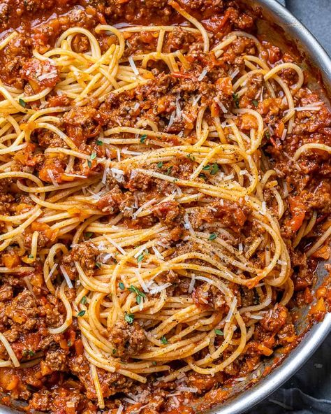 The BEST Beef Bolognese Sauce Recipe | Healthy Fitness Meals Homemade Spaghetti Bolognese, Speggetti Bolognese, Bolganese Spaghetti, Boston Pizza Bolognese Sauce Recipe, Spagetti Bolognese Resep, Spagetti Bolognese Aesthetic, Creamy Bolognese Sauce, Spaghetti Bolognese Recipe Easy, Spagetti Bolognese Recipe