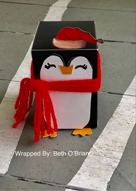 Penguin Wrapping Ideas, Christmas Gift Wrapping Ideas For Kids, Diy Christmas Baskets, Toy Donation, Christmas Wrapping Diy, Christmas Present Boxes, Christmas Penguins, Penguin Craft, Snowman Christmas Cards