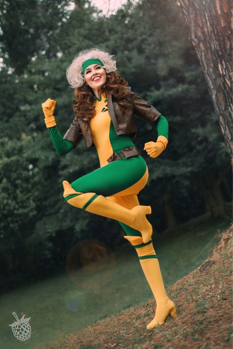 Rogue cosplay from X-Men Rouge Cosplay X Men, Geek Outfits, Rogue X Men, Modern Rockabilly, Halloween Duo, Rogue Cosplay, Xmen Cosplay, Marvel Rogue, Halloween Duos