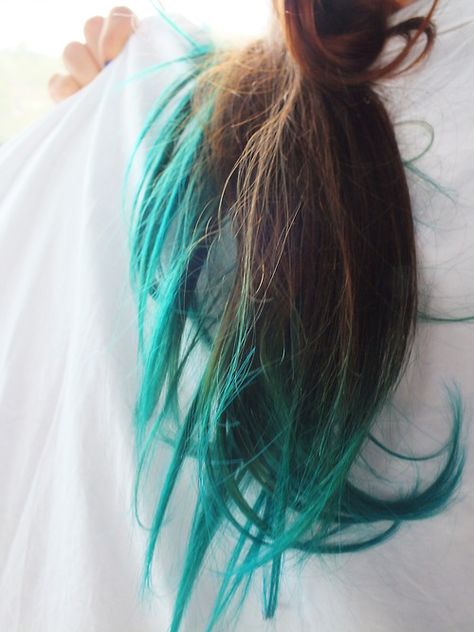 dip dye hair. Ugh. I want. we can chalk it if you want, or you could try semi permanent :P Blonde Dip Dye, Teal Hair Color, Lumpy Space, Dyed Hair Pastel, Dip Dye Hair, Teal Hair, Entertainment Ideas, Tumblr Hair, Modern Couch