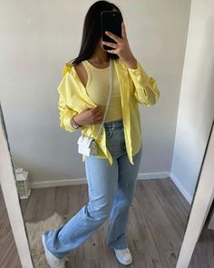 Yellow Shirt Outfit, Wide Leg Outfit, Blouse Outfit Casual, Shirt Outfit Ideas, Hijab Fashion Summer, Zara Drip, White Button Up Shirt, Cute Outfits With Leggings, Simple Style Outfits