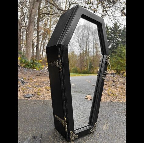 Coffin Vanity, Gothic Bathroom Ideas, Creepy Home Decor, Gothic Cottage, Gothic Bathroom, Gothic Decor Bedroom, Cabinet Vanity, Black Houses, Kei Visual