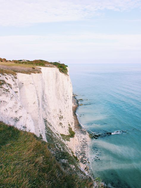 White Cliffs of Dover in the United Kingdom @mbktravels #whitecliffs #dover #wanderlust #travelpics #cliff #coast #coastal #travelphotos White Cliffs Of Dover Painting, Cliff Painting, Bird Animation, Cliff Ocean, Elven City, Coastal Cliffs, Dover Beach, Cliffs Of Dover, Ocean Cliff