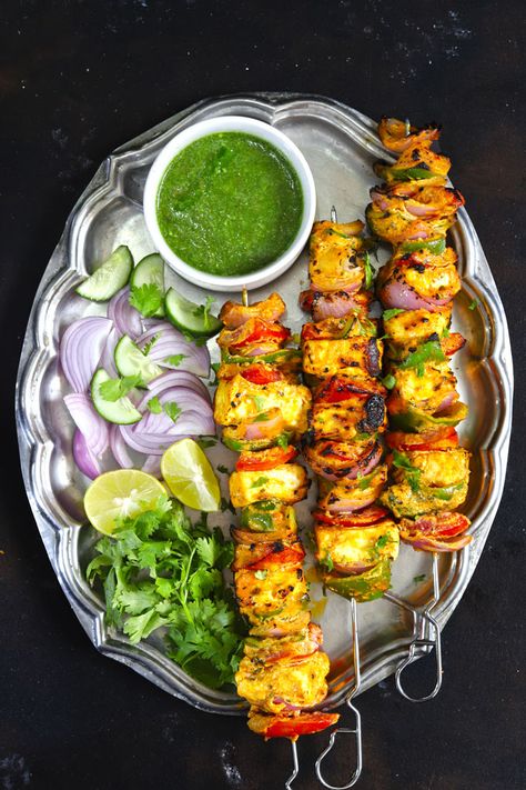 Desi Kitchen, Paneer Tikka Recipe, Achari Paneer, Grilled Paneer, Holi Recipes, Indian Cheese, Diwali Snacks, Tikka Recipe, Indian Appetizers