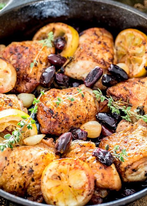 Skillet Braised Greek Chicken Thighs - juicy and crispy chicken, kalamata olives and pearl onions come together in this beautiful dish for an easy dinner. Greek Chicken Thighs, Seasoning For Chicken, Salad Appetizer Cups, Honey Garlic Chicken Thighs, Chicken Breast Crockpot Recipes, Braised Chicken Thighs, Crockpot Chicken Breast, Jo Cooks, Roasted Chicken Thighs