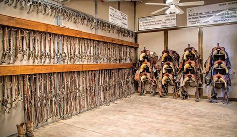 Rustic Tack Room Ideas, Tack Store Display Ideas, Feed Room Horse, Horse Tack Rooms Western, Western Tack Room Organization, Tack Room Ideas Western, Horse Tack Organization, Tack Room Western, Tack Room Storage Ideas