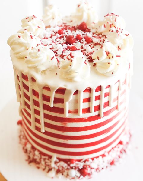 Candy cane lane red and white striped peppermint cake Candy Cane Birthday Cake, Candy Cane Christmas Cake, Striped Cakes, Candy Cane Cake, Lane Cake, Cake Smash Inspiration, Peppermint Cake, Christmas Themed Cake, Striped Cake