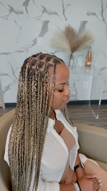 Blonde Medium Knotless Braids, Ash Blonde Knotless Braids, Ash Blonde Braids, Braid Blonde Hair, Ash Blonde Color, Braiding Hair Colors, Medium Knotless, Braids Ideas, Girl Hairstyle