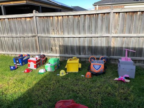 Cardboard Vehicles, Paw Patrol Cars, Patrolne Sape, Diy Paw Patrol, Pinterest Mom, Paw Patrol Vehicles, Truck Diy, Matching Hats, Paw Patrol Birthday Party