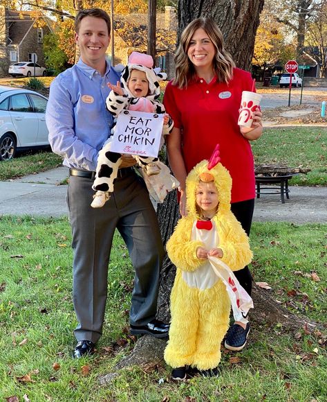 Chick Fil A Family Costume, Chik Fil A Costume, Chickfila Halloween Costumes, Chick Fil A Costume Ideas, Chick Fil A Halloween Costume, Chick Fil A Costume, Holiday Art Projects For Kids, Church Trunk, Family Themed Halloween Costumes