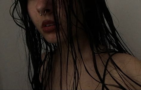 Wet Black Hair Aesthetic, Wet Hair Selfie Ideas, Wet Hair Photography, Wet Hair Reference, Wet Black Hair, Wet Hair Aesthetic, Wet Hair Photoshoot, Wet Hair Look, Black Hair Aesthetic