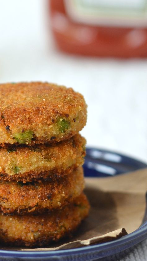 Bread Cutlet, Mint Chutney, Flour Bread, Brown Bread, Evening Snacks, Coriander Leaves, Garlic Paste, Green Peas, Saute Onions