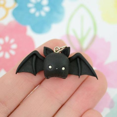 Clay Bat, Polymore Clay, Fimo Kawaii, Crea Fimo, Kawaii Charms, Polymer Clay Halloween, Polymer Clay Kawaii, Halloween Clay, Polymer Clay Figures