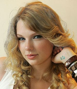 Taylor Swift Eyes, 15 Taylor Swift, Young Taylor Swift, Eyeliner For Hooded Eyes, Deep Set Eyes, Taylor Swift Web, Swift Photo, Hooded Eyes, Taylor Swift 13