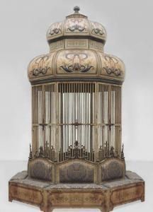 Venetian birdcage with 8 upholstered seats around it. This is massive! Antique Birdcage, Antique Bird Cages, The Caged Bird Sings, Bird Cage Decor, Vintage Bird Cage, Birdcages, Wood Bird, Bird Cages, Vintage Birds