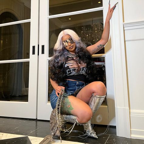 Cardi B (@iamcardib) • Instagram photos and videos Female Rap, Cardi B Pics, Cardi B Photos, Female Artist, Celebrity Perfume, B Fashion, New Hairstyle, American Rappers, Girls World