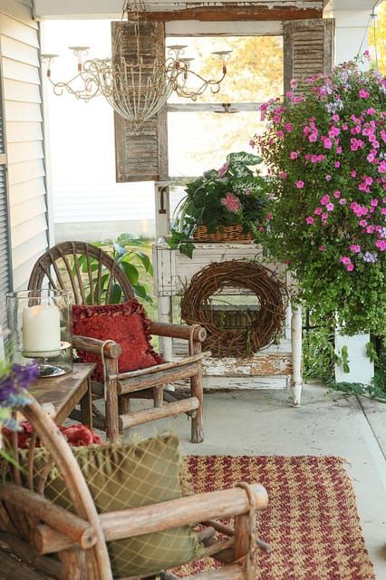 Vintage Porch Decor, Portico Shabby Chic, Shabby Chic Veranda, Shabby Chic Porch, Cottage Porch, Vintage Porch, Porch Sitting, Country Porch, Porch Furniture